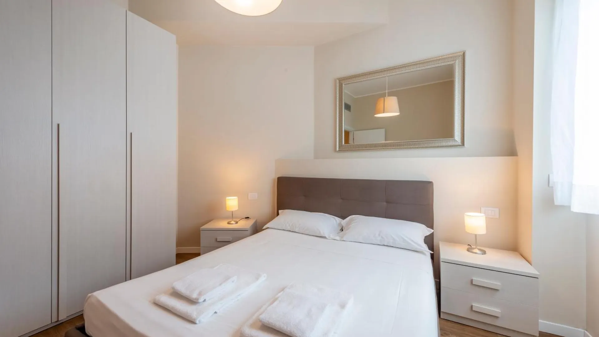 Duomo Apartments B Home - Two Bedrooms & Bathroom Milano Italia