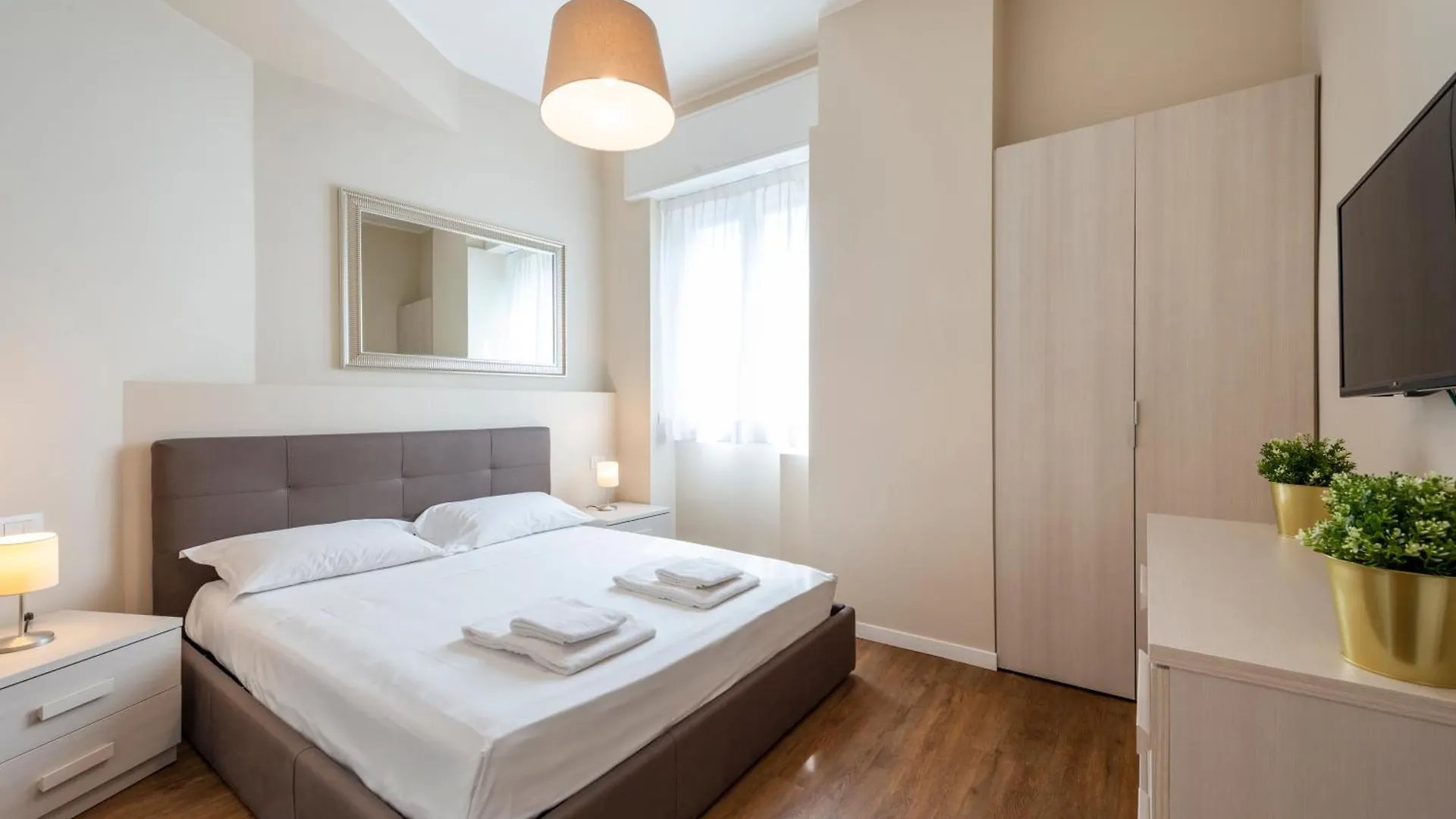 Duomo Apartments B Home - Two Bedrooms & Bathroom Milano Italia